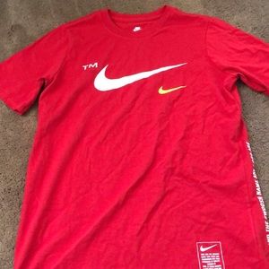 Grade school (Boys Large) red Nike shirt